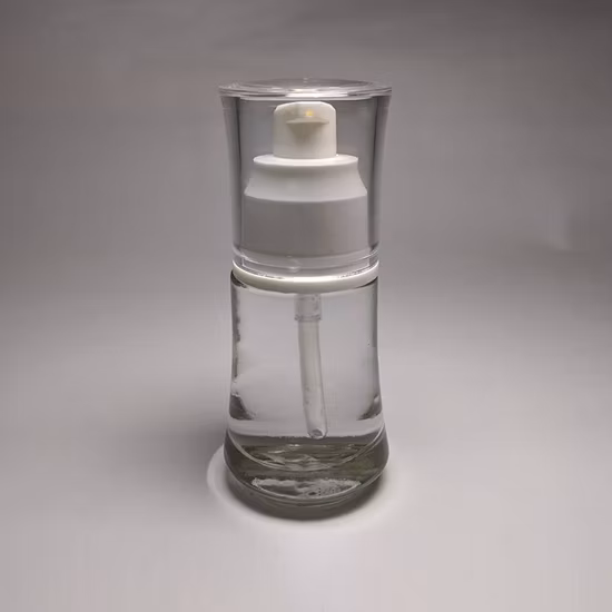 Confezione cosmetica indispensabile per la cura della pelle, flacone vuoto in vetro a forma di cilindro da 50 ml con pompa in plastica bianca e tappo trasparente